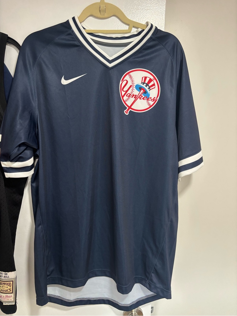 Nike Dri-Fit New York Yankees Men’s Size Large Navy/White Vneck Baseball Jersey